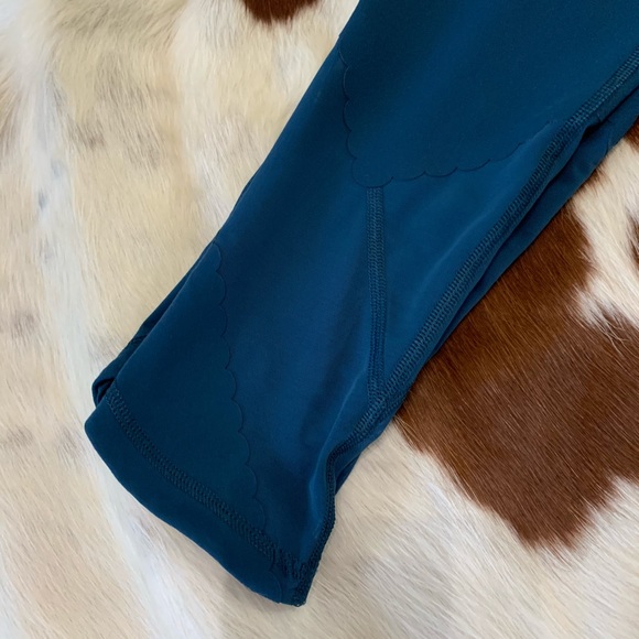 Like New Victoria’s Secret Sport Knockout Leggings - Picture 6 of 9